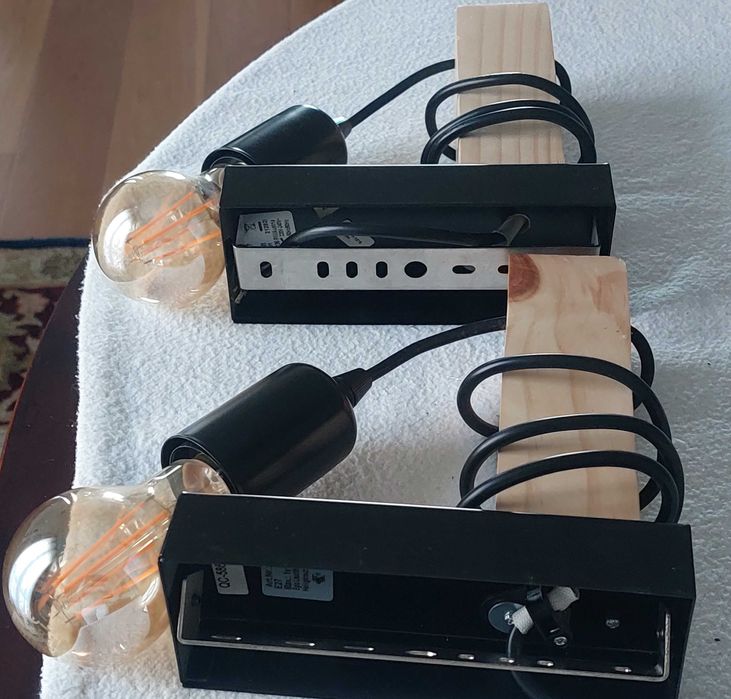 Apliques de parede em madeira e metal