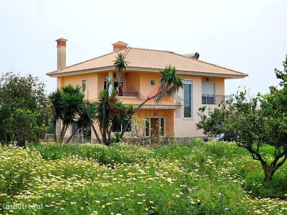 Moradia V3+1 com terreno e vista campo - Santa Bárbara de Nexe