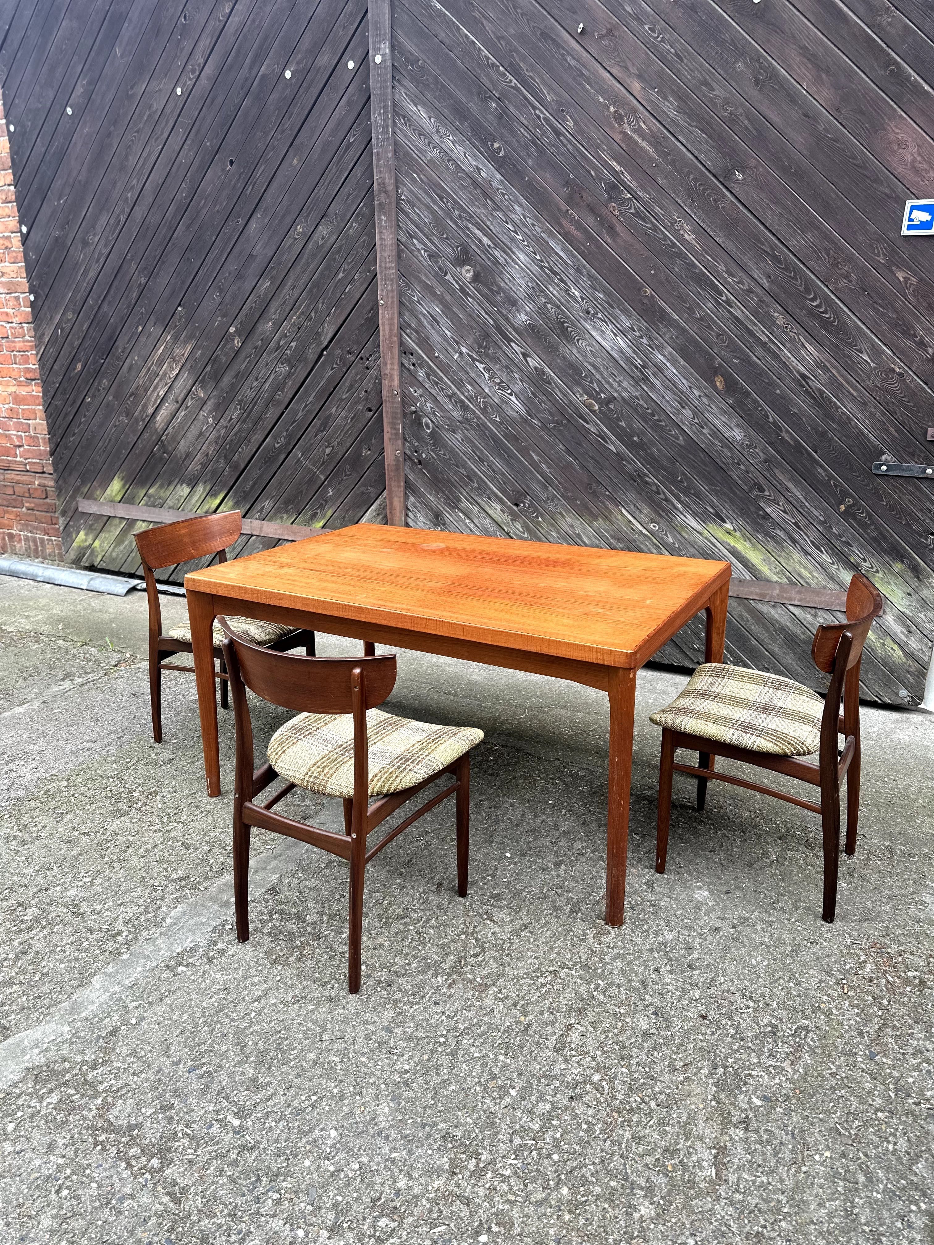 Stół tekowy duński rozkładany Henry Kjærnulf for Vejle Furniture 1960s