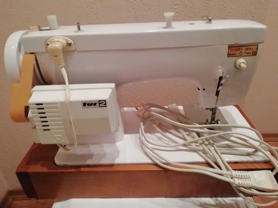 Швейная машинка  Чайка 132 М с электроприводом, идеальное состояние