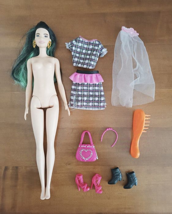 Лялька Mattel модниця