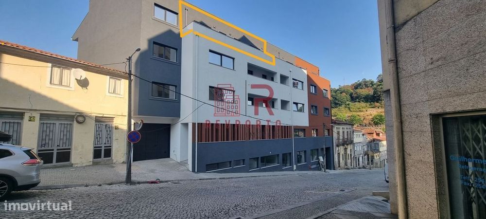 Apartamento T2, Ultº piso, com varanda e garagem dupla