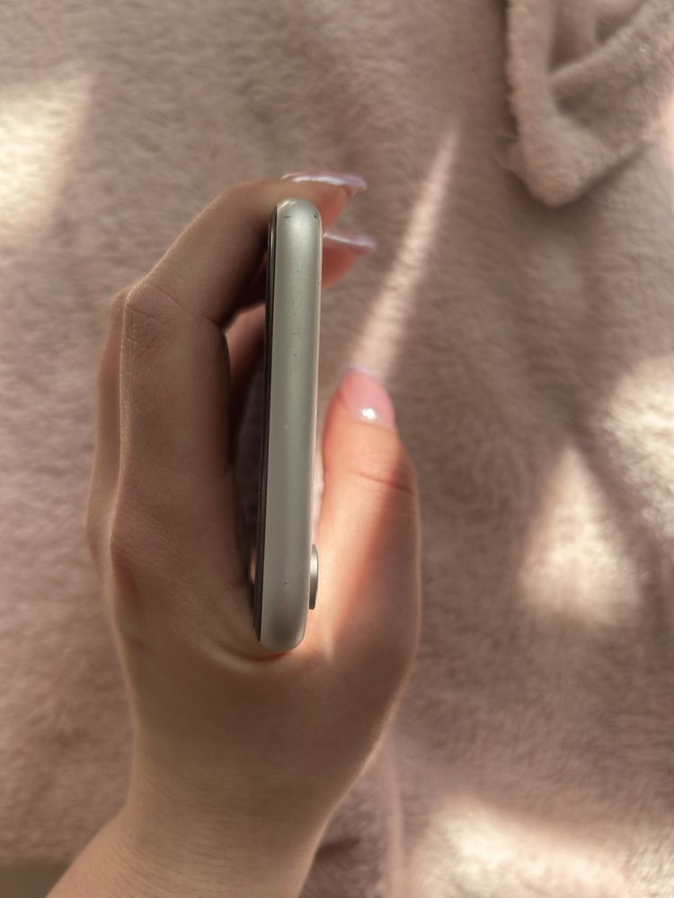iPhone XR 64 GB biały