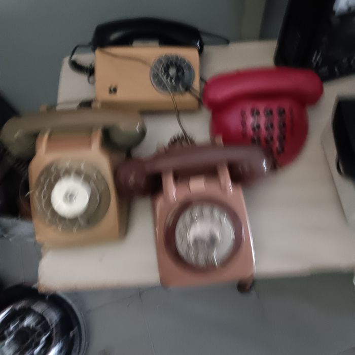 4 telefones antigos
