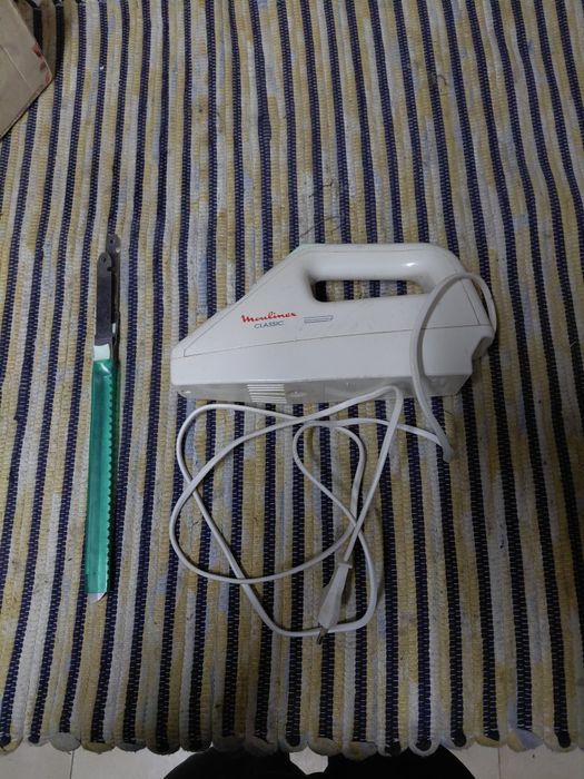 Faca elétrica em bom estado geral a funcionar