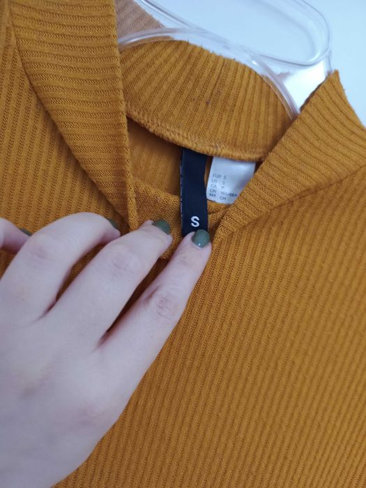 H&M 36S lekki musztardowy żółty prążkowany damski sweterek basicowy