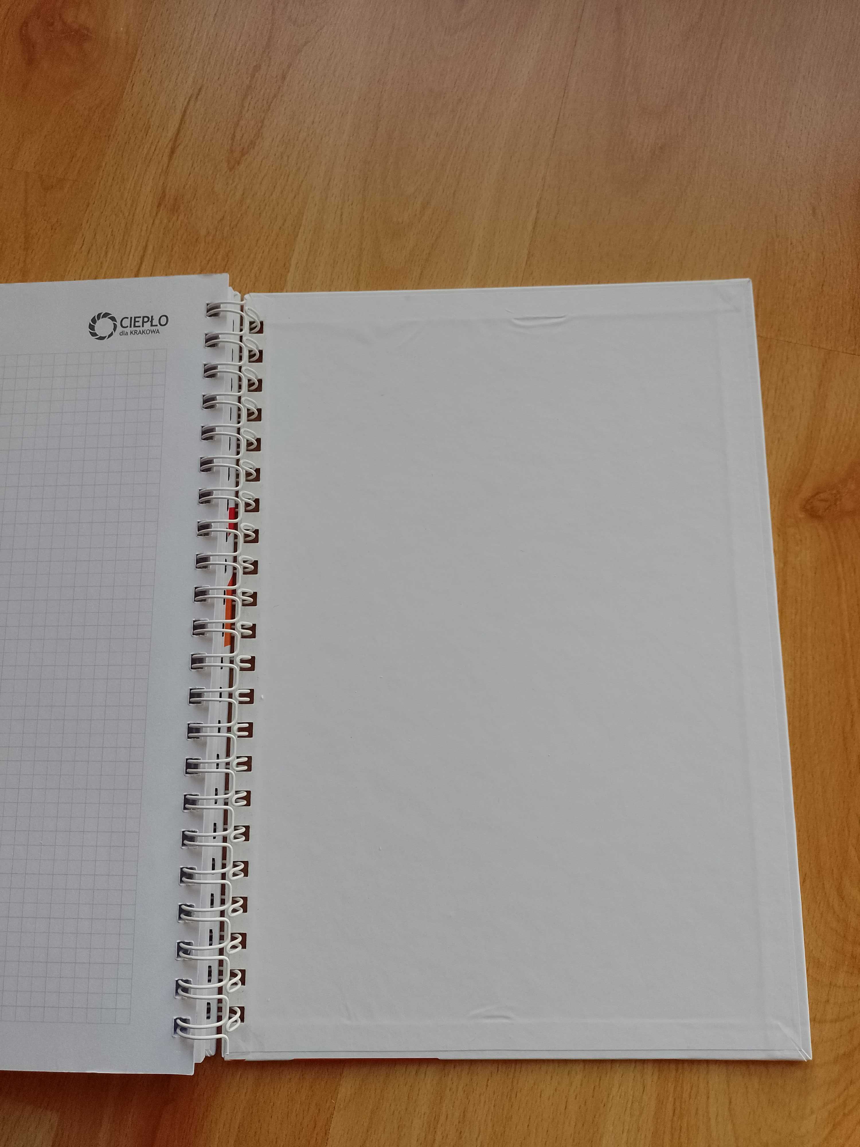 Duży notes A4 w twardej oprawie