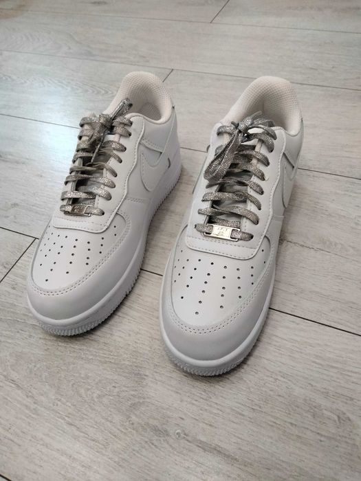 1 but prawy nowy Nike nr 40, długość wkładki 26 cm unisex