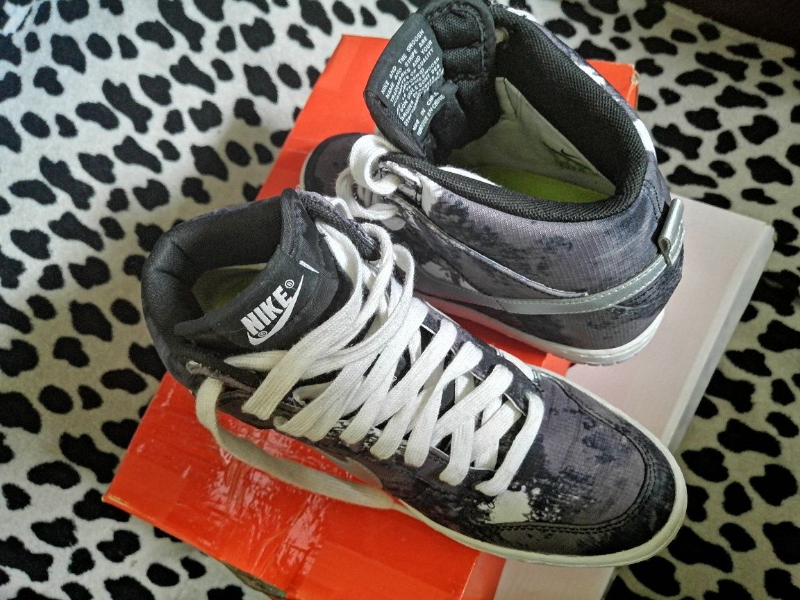 Sneakersy półbuty w sportowym stylu na na koturnie NIKE DUNK SKY HI 36