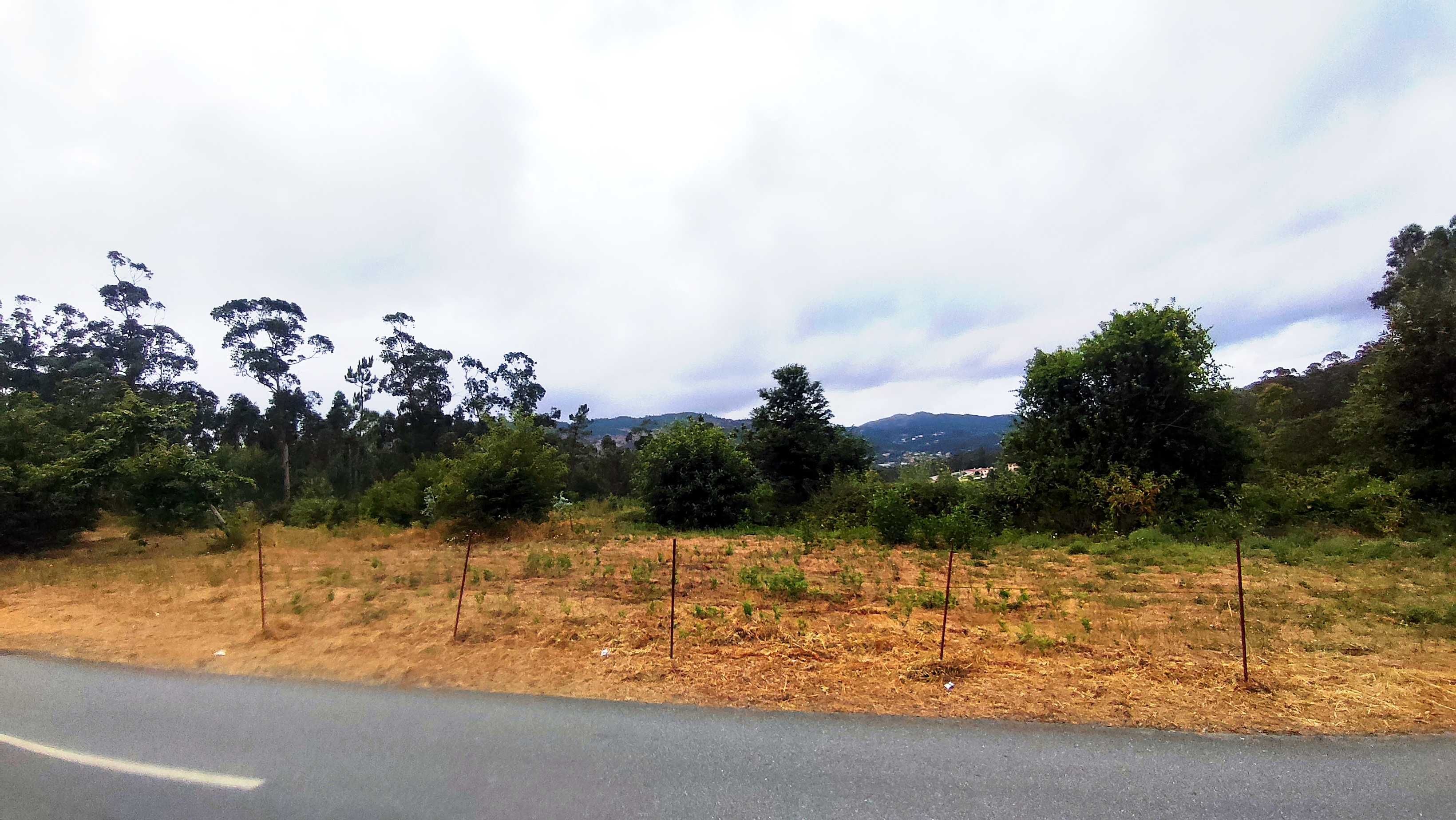 Terreno com 14760m2 dos quais 3350m2 em área construtiva