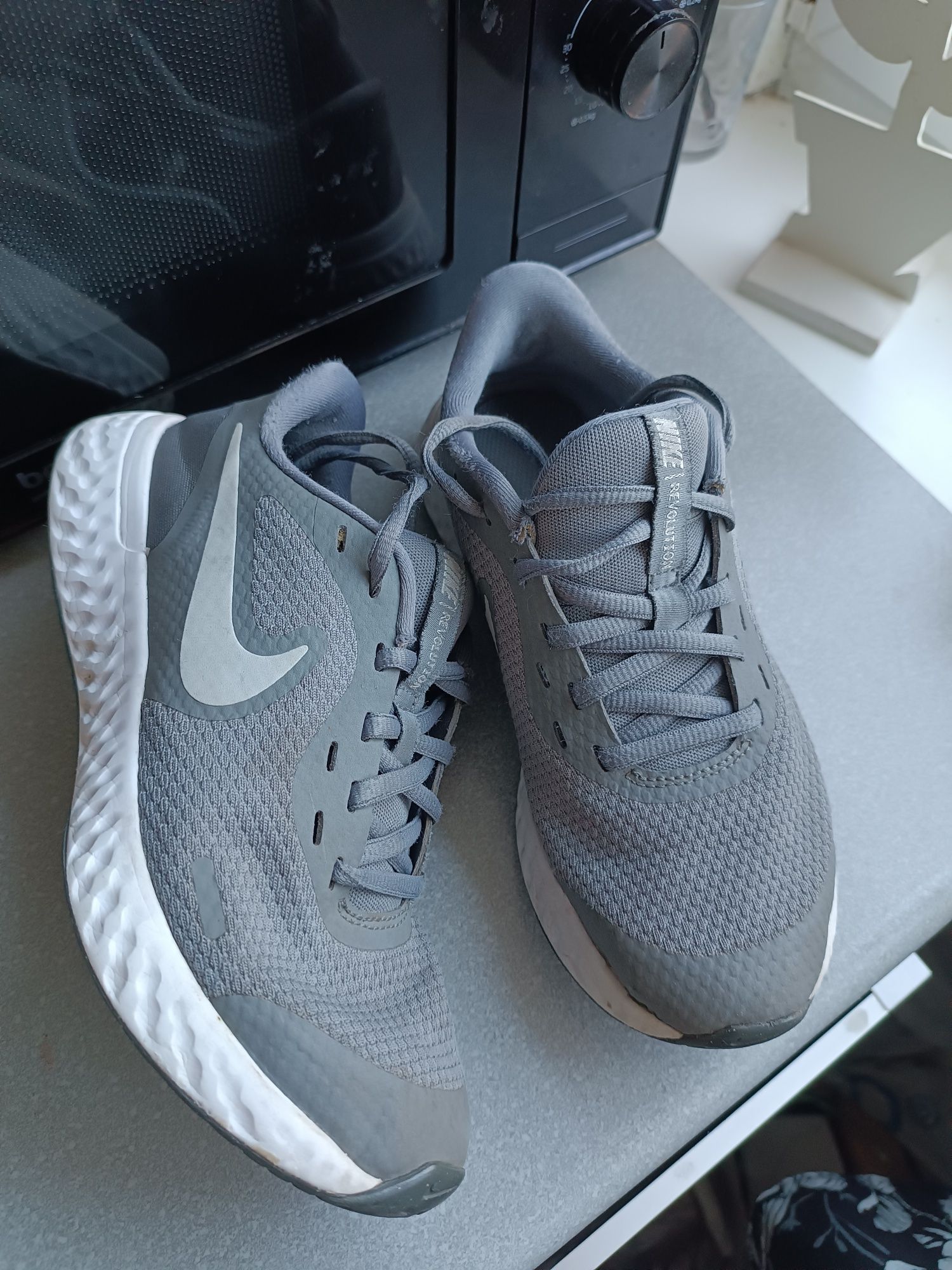 Buty Nike Revolution szare- 35,5.Stan bdb