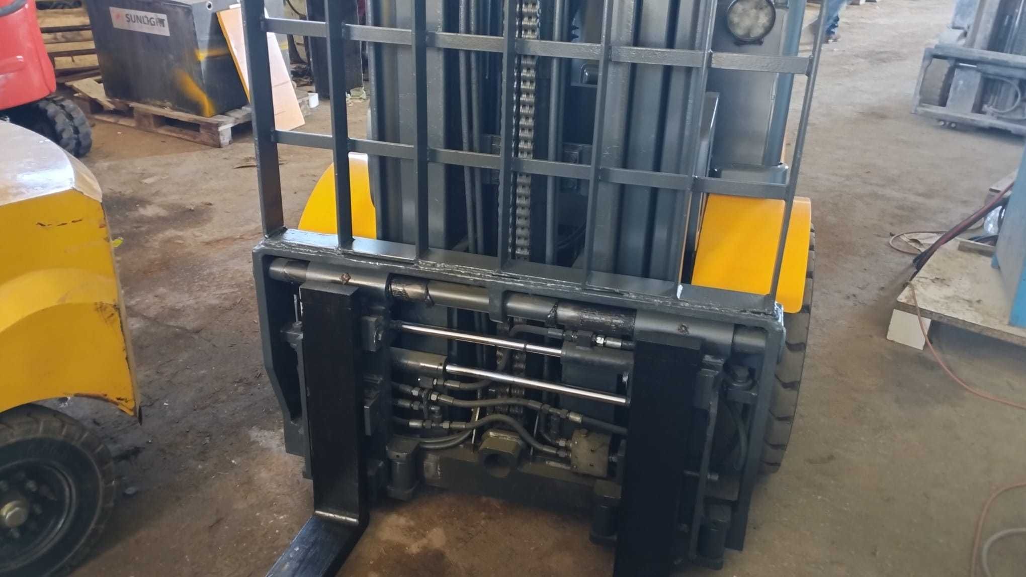 Empilhador eléctrico Caterpillar EP40 4.000 Kg (2406) c/ posicionador