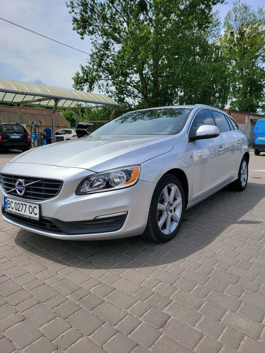 Volvo V60 2016 2.0. Бензин