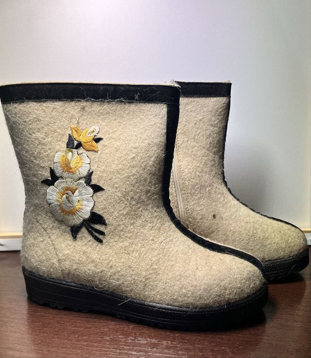 Продам женские валенки