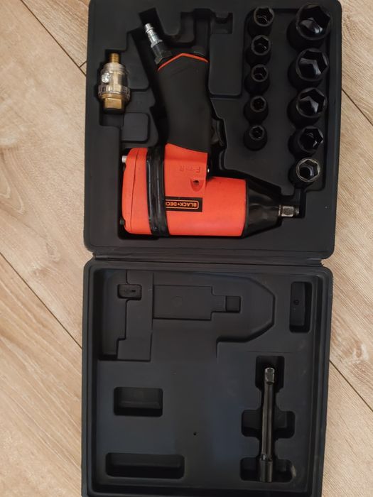 BlackDecker Klucz udarowy pneumatyczny 1/2"+ nasadki 10szt