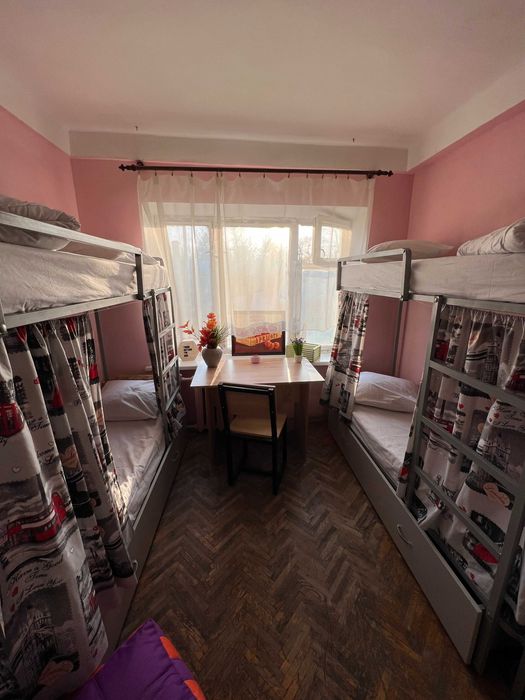 Довгострокова оренда місця у кімнаті на бульварі Лесі Українки!