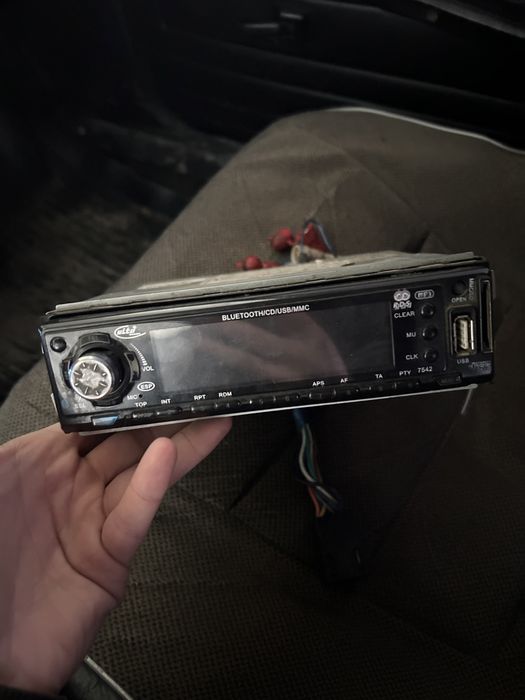 Продам автомагнітолу з bluetooth