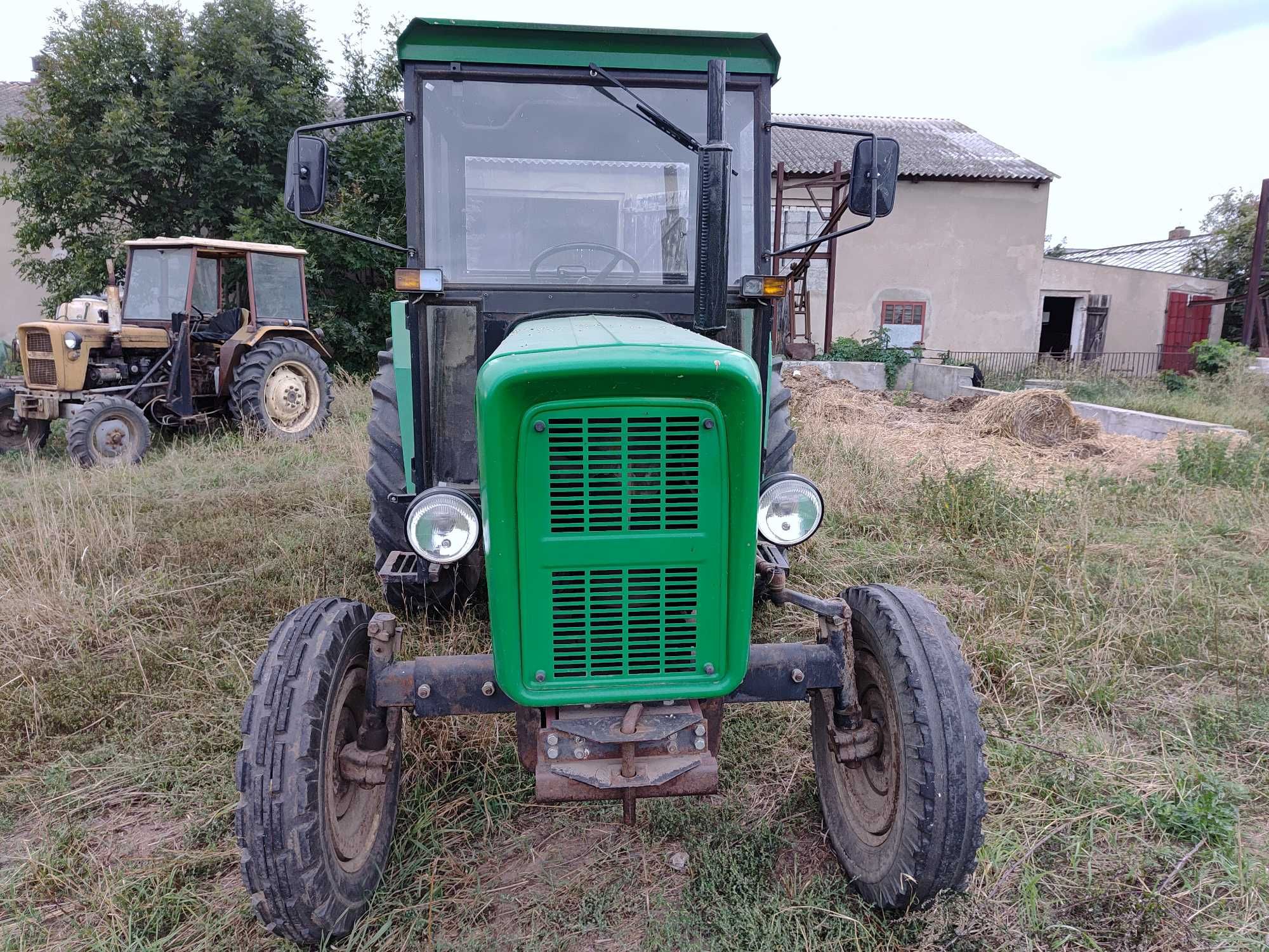 Sprzedam ciągnik C4011