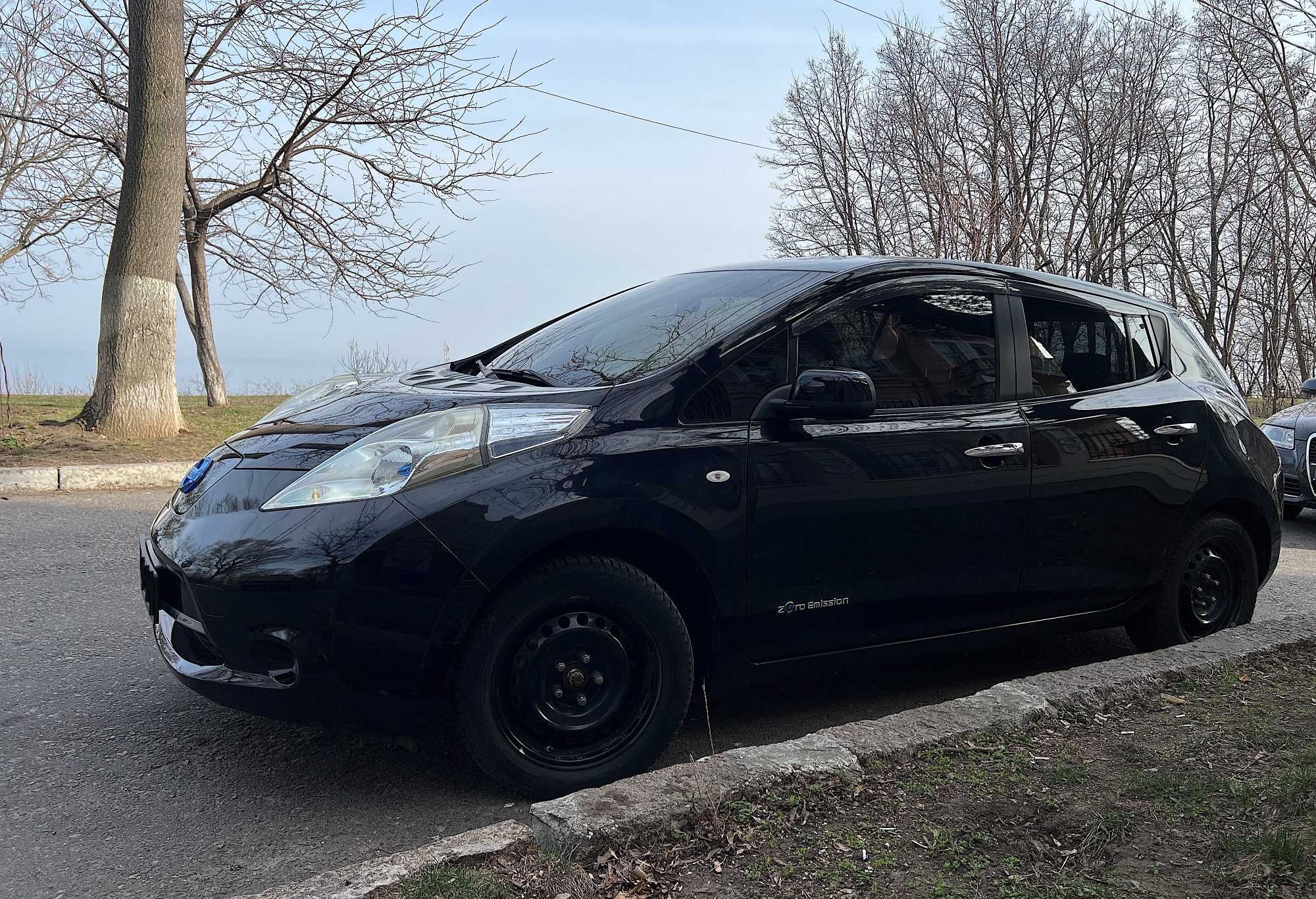 Nissan Leaf 2013 c двумя батареями электромобиль