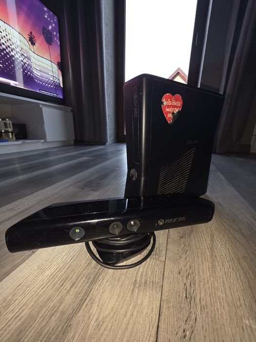Xbox 360 slim 250gb plus kinect