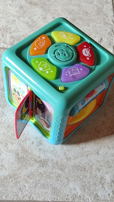 interaktywna kostka dla dzieci grająca