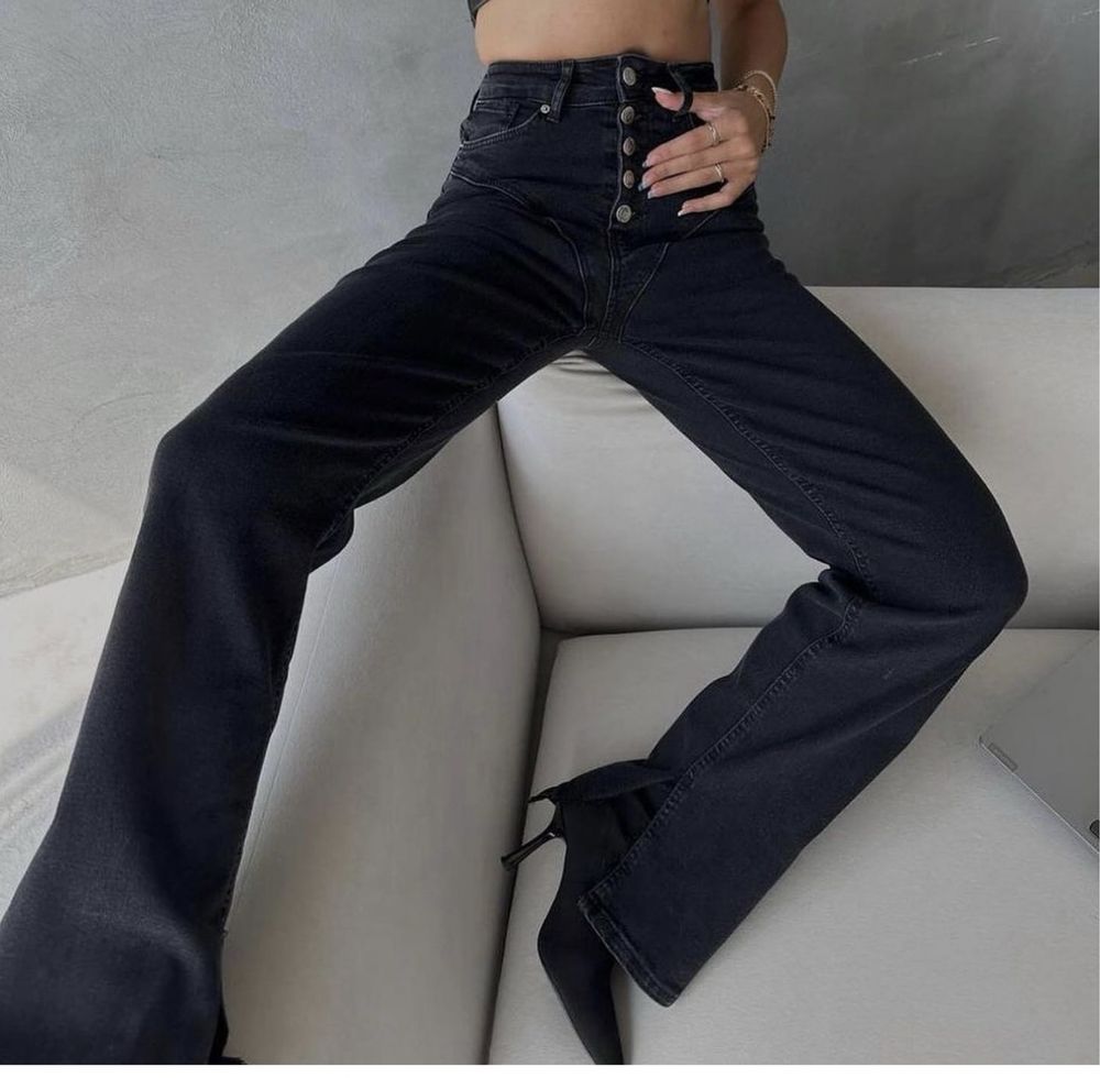 Нові джинси з трендовими розрізами