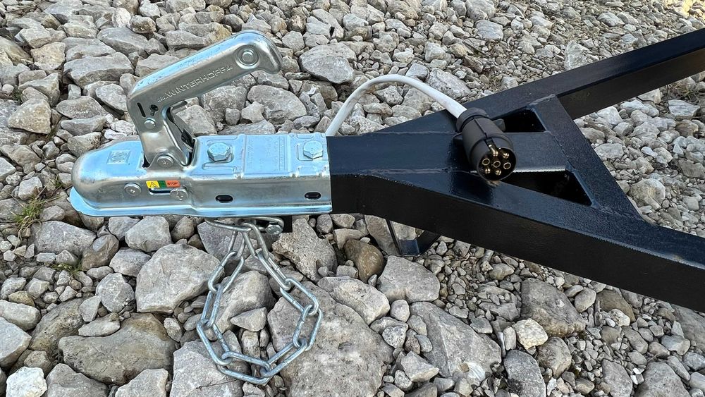 Прицеп до легкового авто : 2,15 х 1,26 м борт 60см , фанера