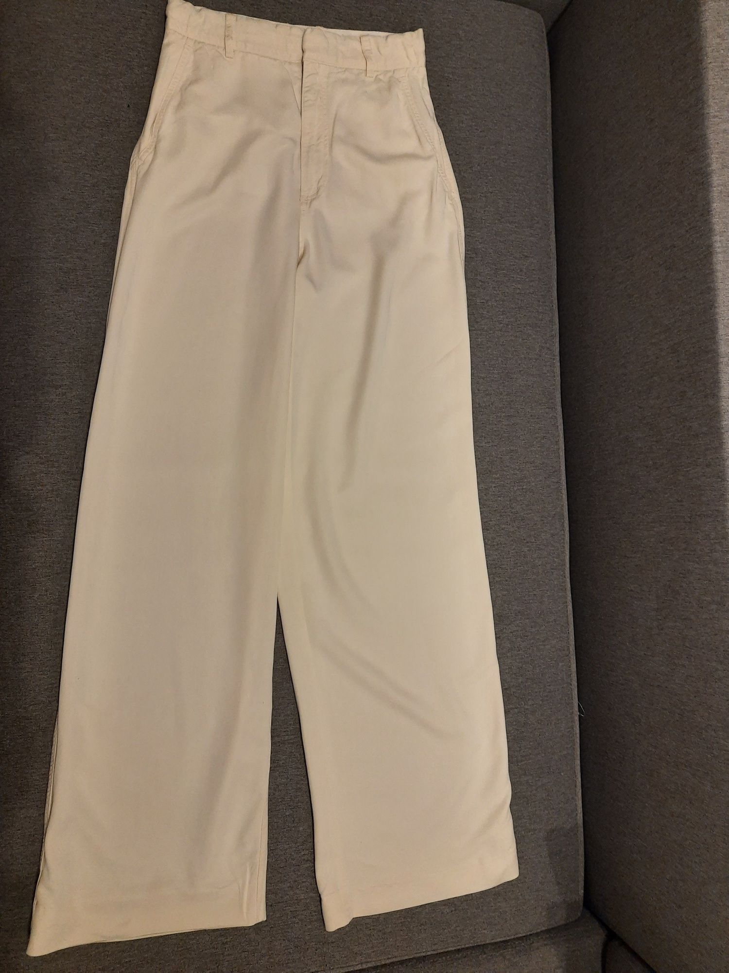 Długie, szerokie kremowe spodnie H&M S