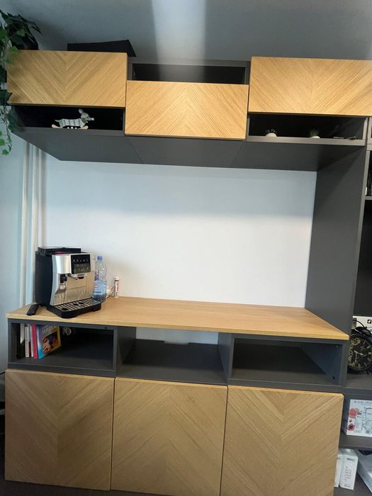 Meble w kolorze drewna i grafitu – komplet w bardzo dobrym stanie