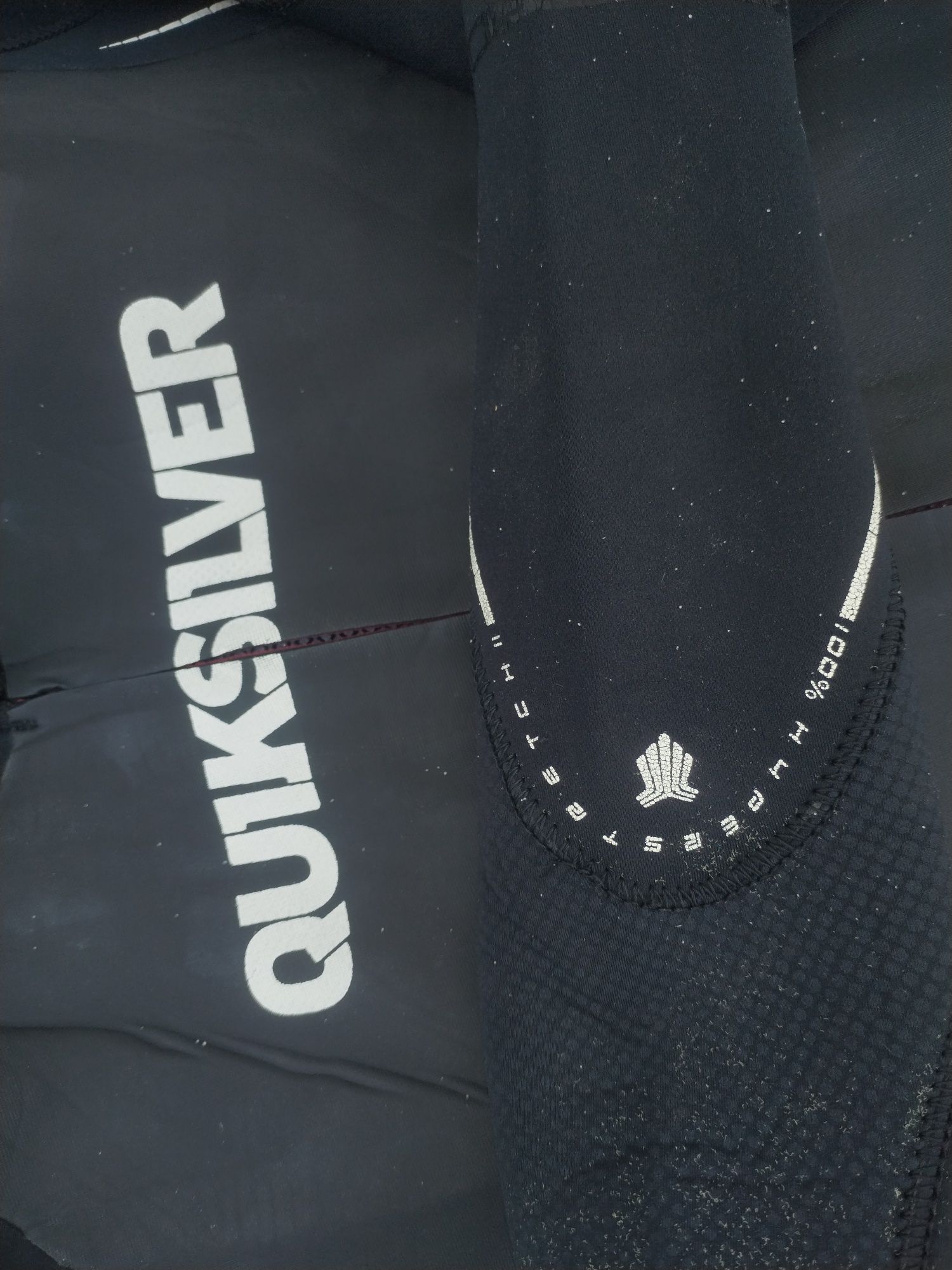Fato de surf quicksilver L muito bom