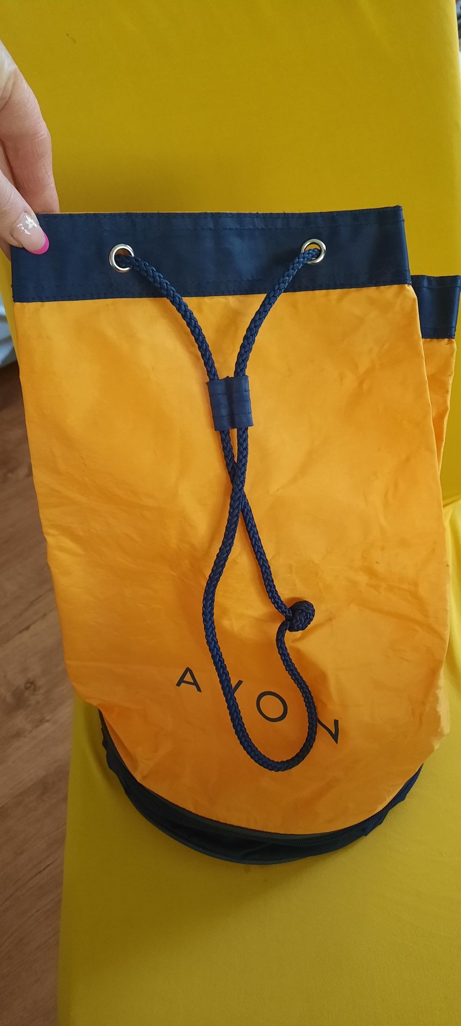 Worek na ramie Avon