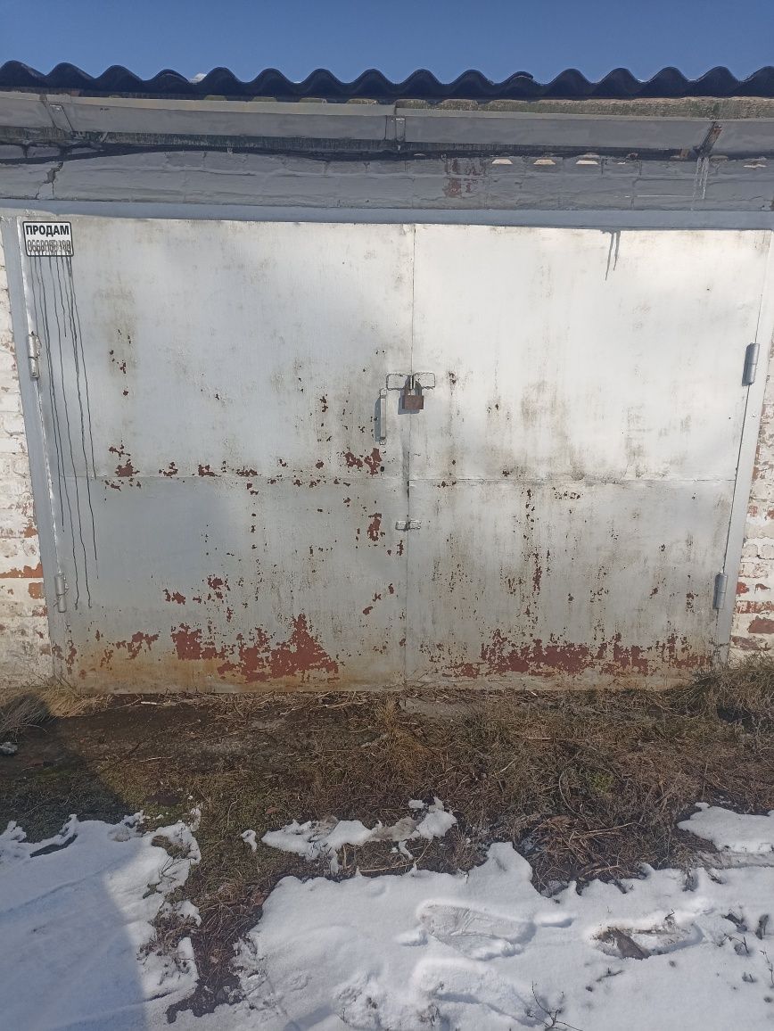 Продам або обміняю гараж район МКК