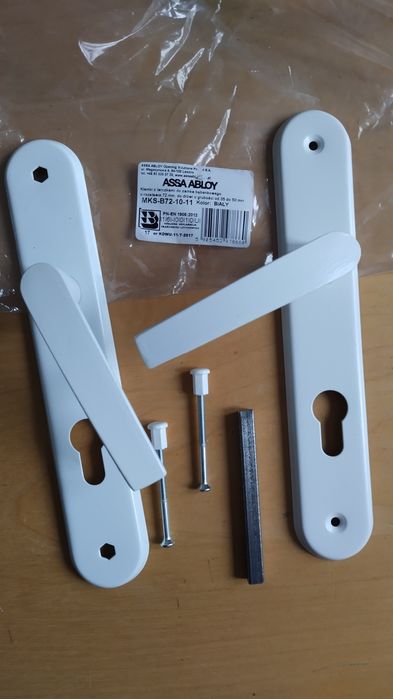 Klamka z tarczkami do zamka bębenkowego