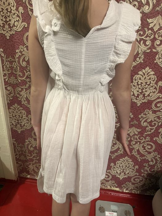 Муслінова сукня білого кольору