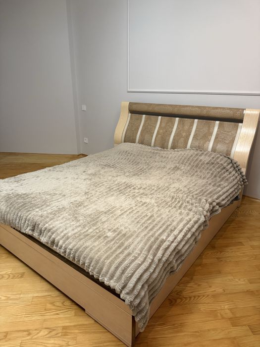 Продам двоспальне ліжко