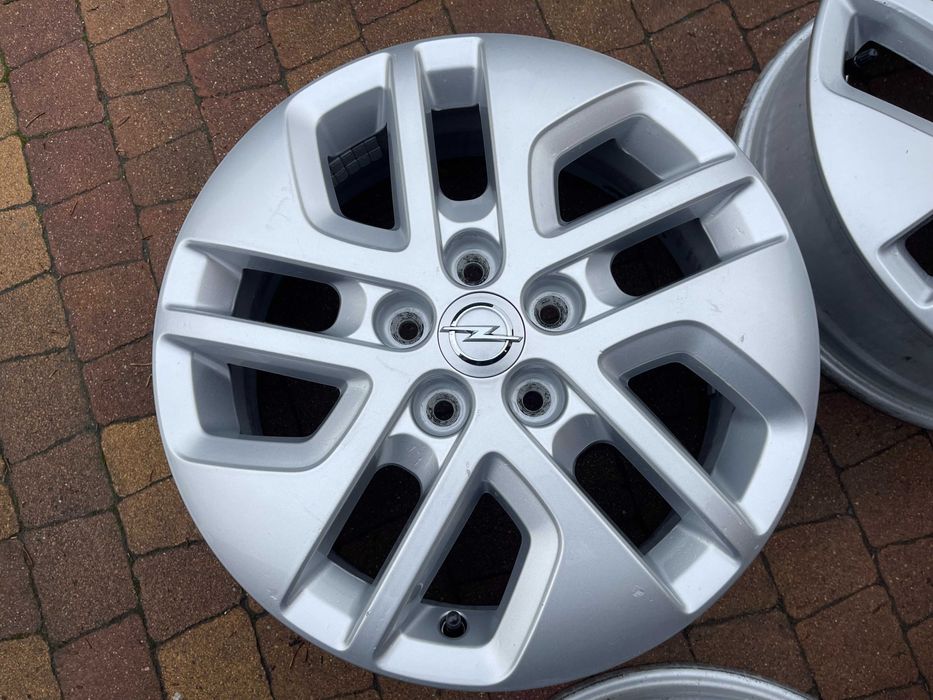 3977. Alufelgi 17" Vivaro B Trafic oryginalne 5x114.3 6J ET50 czujniki