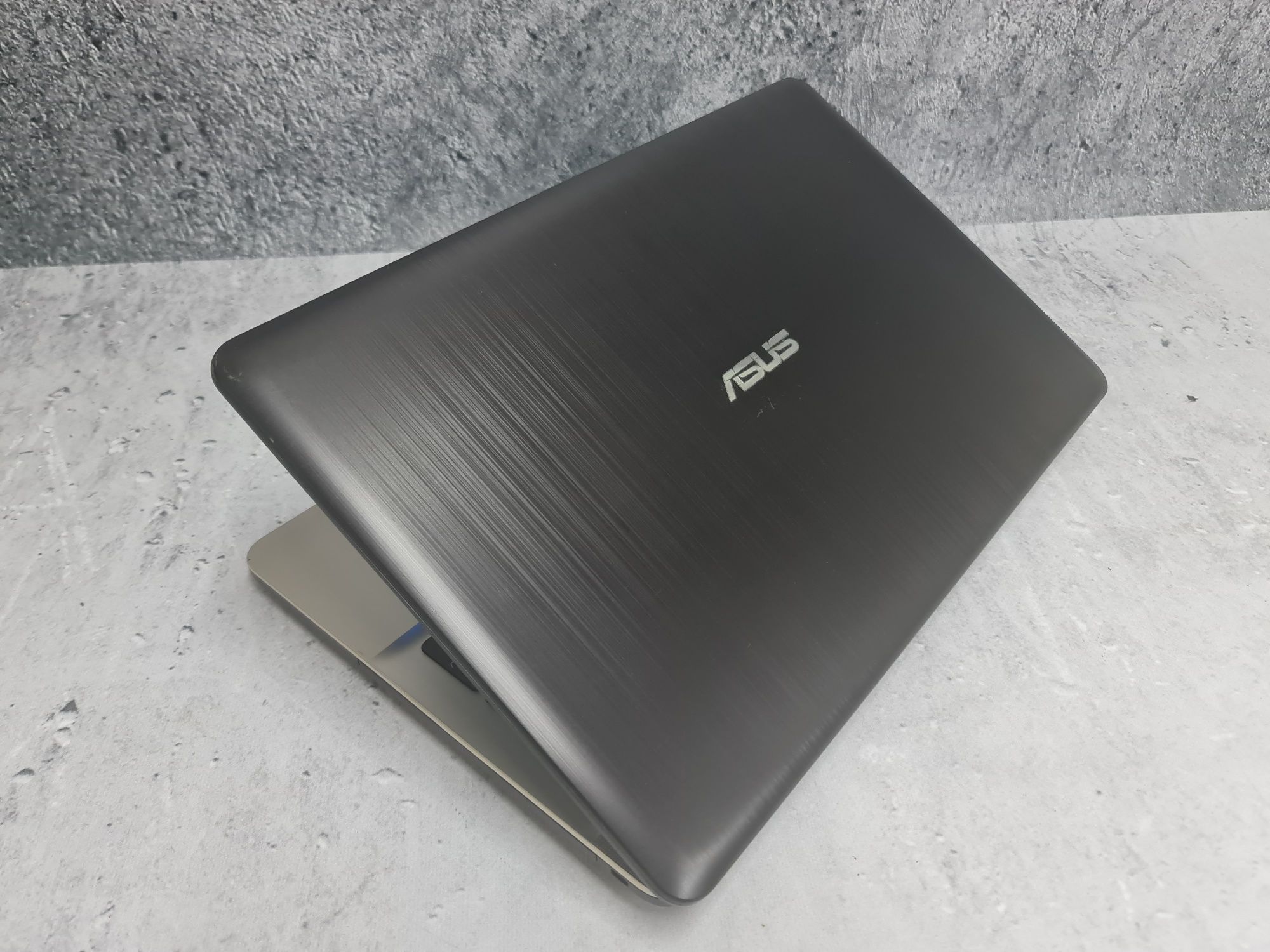 Asus X541 / N3060 2.5 GHz / 256GB SSD/ 4GB DDR4/ 15.6"HD