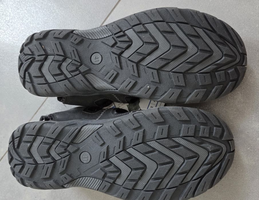 Nowe sandały  trekkingowe kryte