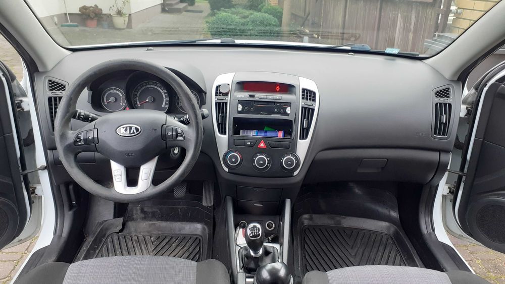 Kia CEE D  Salon PL