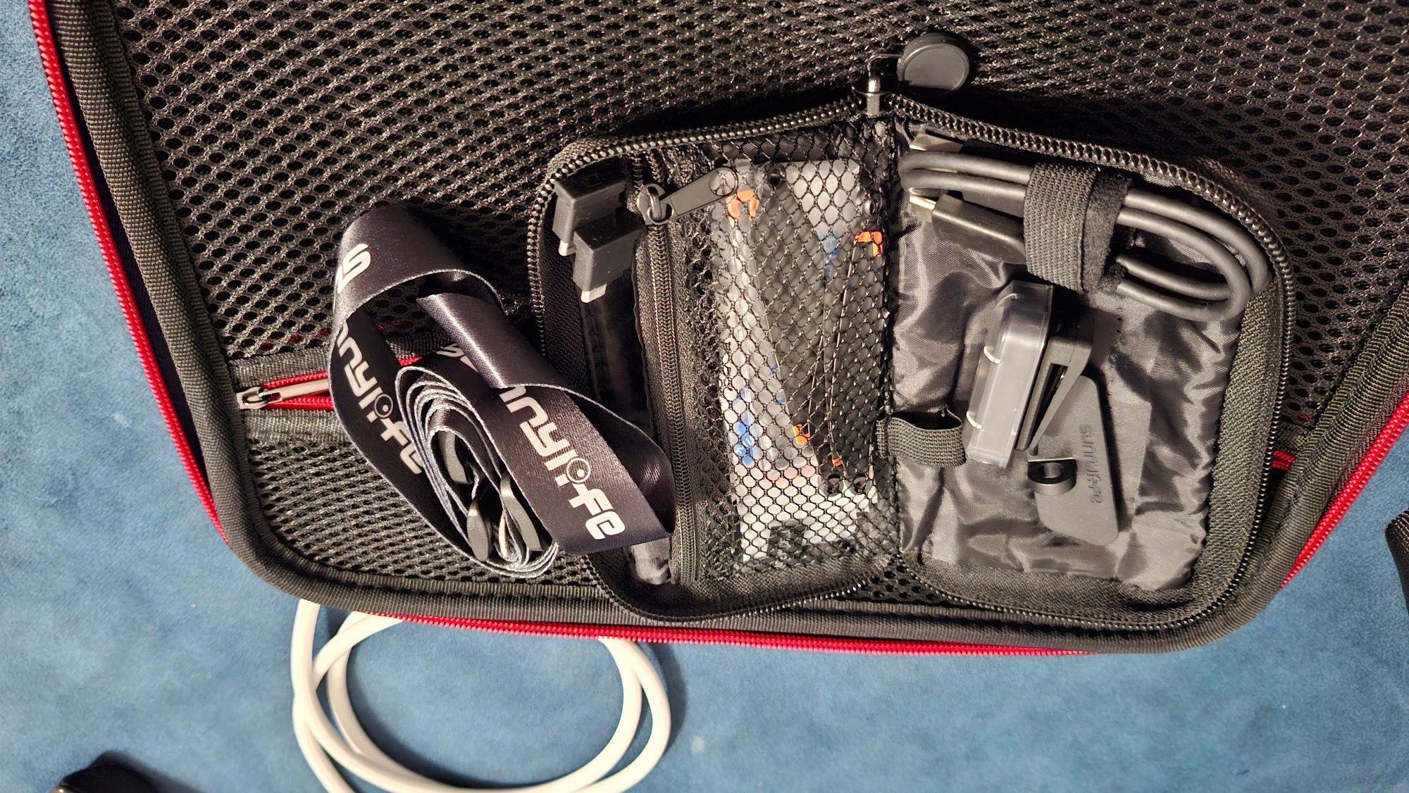 Dron Dji Mini 3 FMC, dwie torby, karta pamięci i dodatki