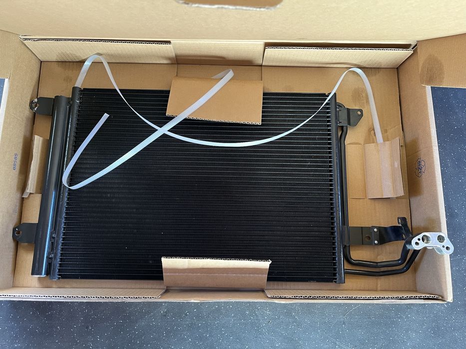 Продам радіатор кондиціонера (конденсор) VW Jetta Golf