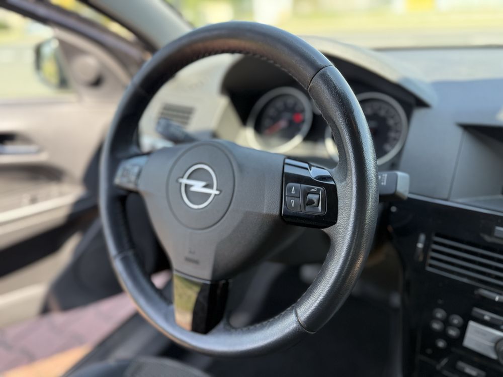 Opel Astra H GTC 2009 1.8 140 KM Xenon Alufegi PDC Tempomat
