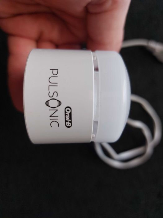 Ładowarka indukcyjna do szczotki Oral B Pulsonic.