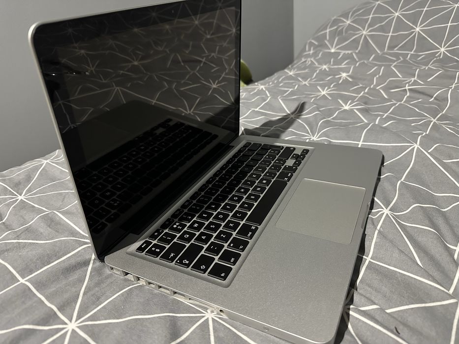 MacBook Pro (13,3”)