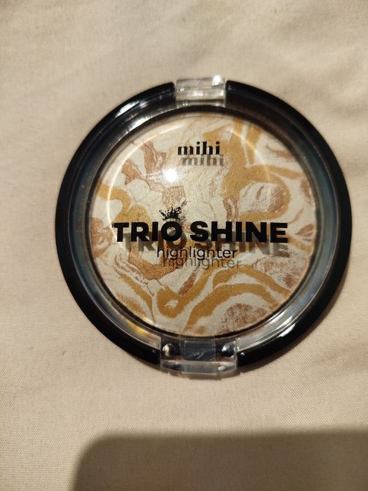 Rozświetlacz do twarzy i ciała