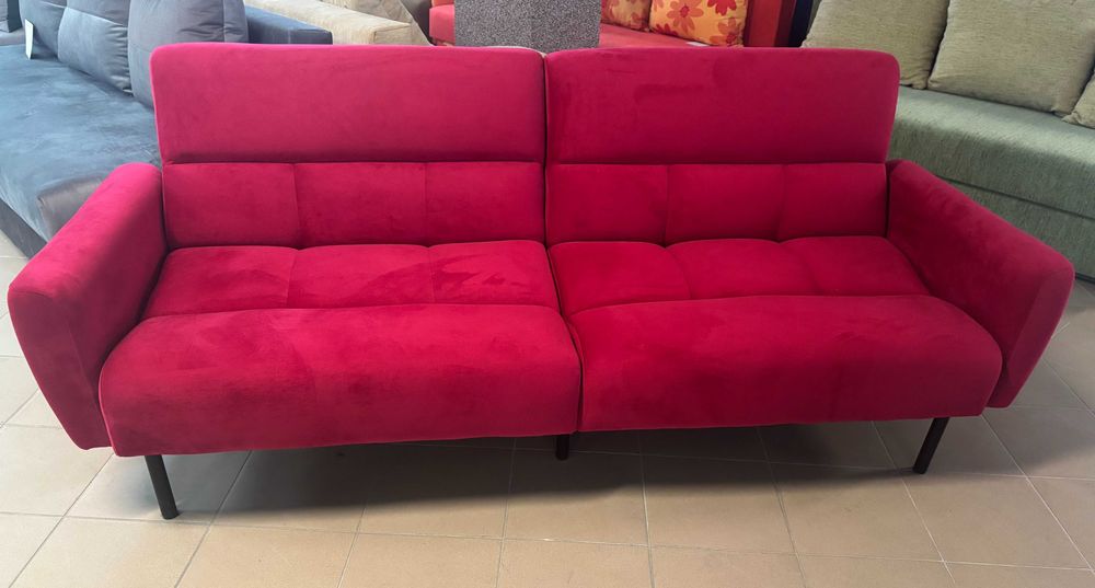 Sofa czerwona z możliwością regulacji oparcia