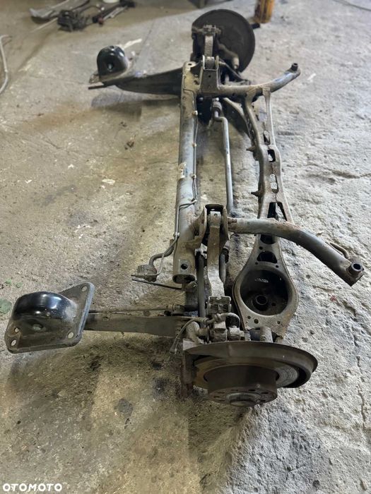 Audi A3 8P Volkswagen Golf 5 V Belka Zawieszenie Tylne Tył Sanki Wózek