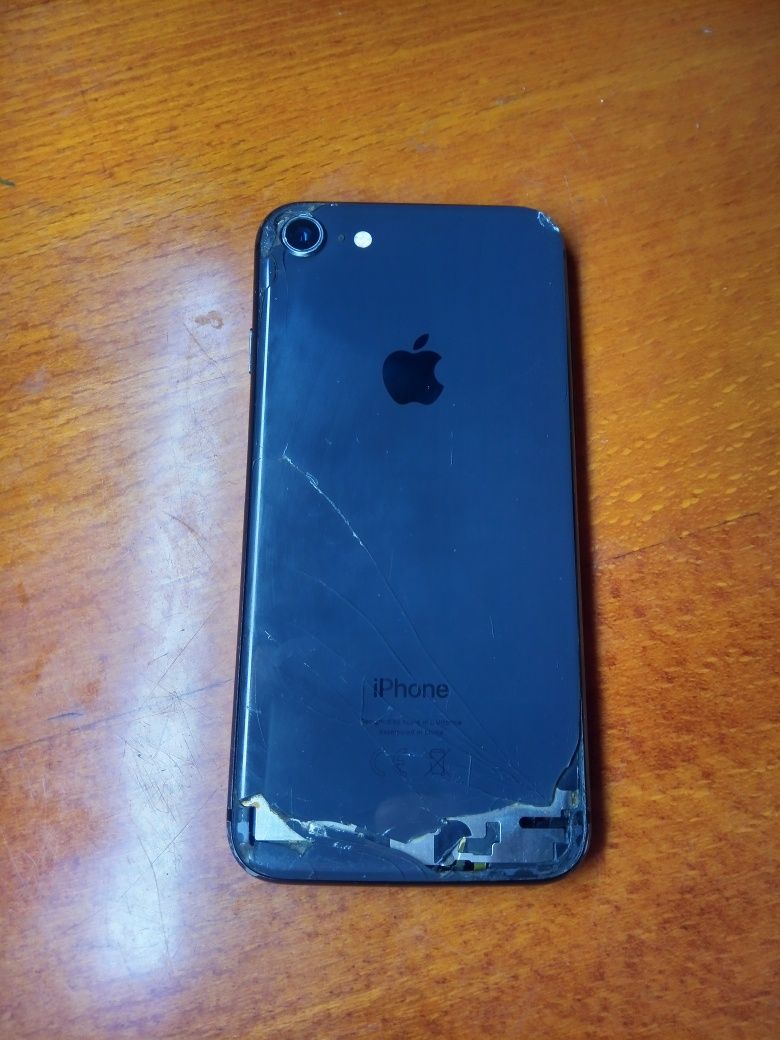 Б/В битий iPhone 8 64 7 plus 128 не Neverlock