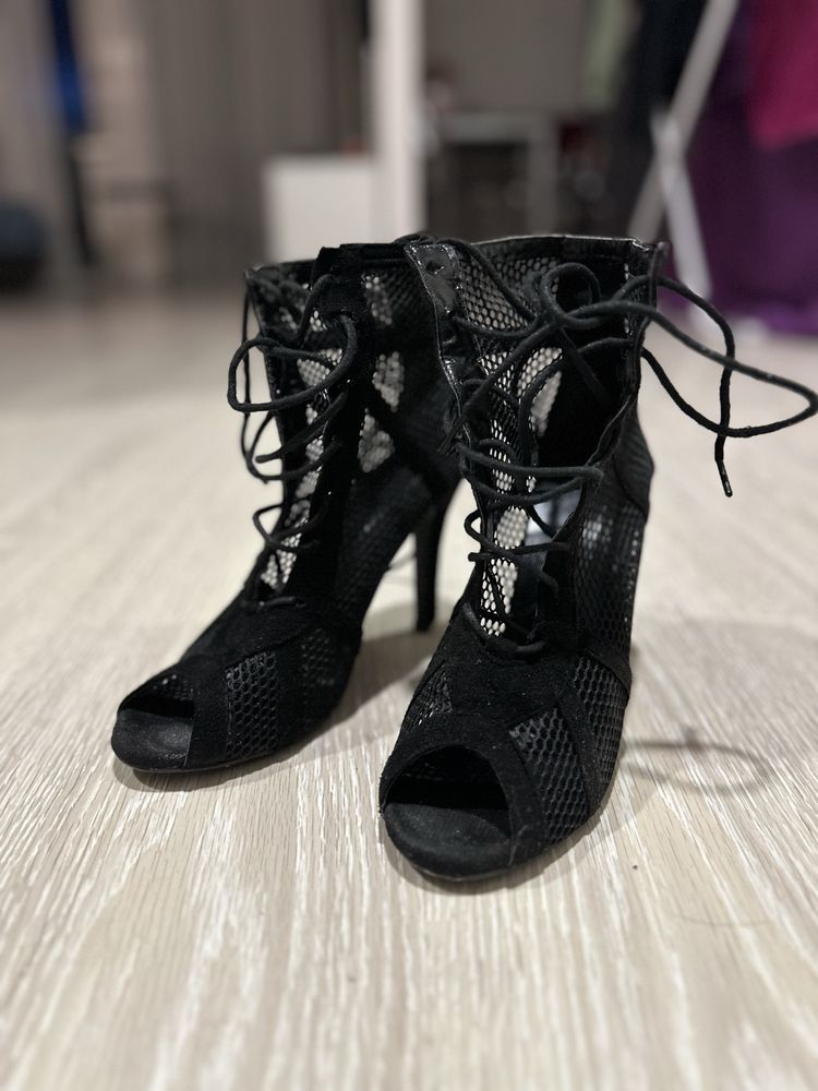 Туфлі для Heels, стріп танців