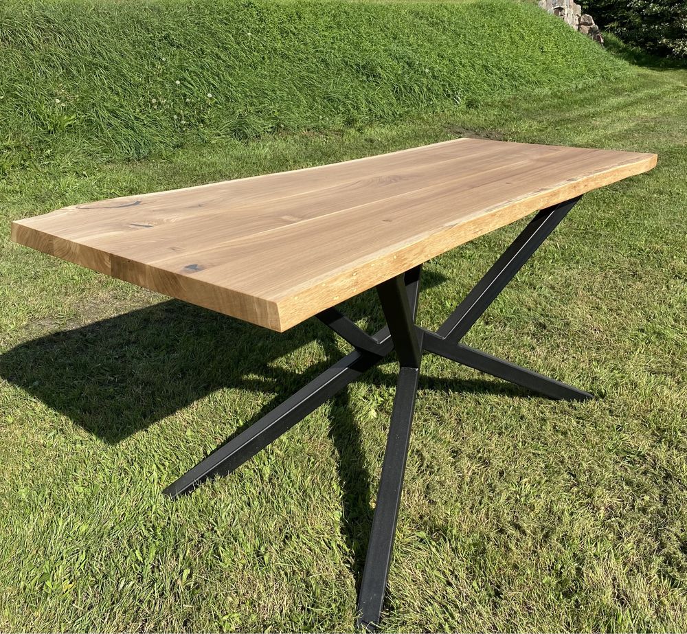 Piękny ponadczasowy stół drewniany z metalowymi nogami typu pająk LOFT